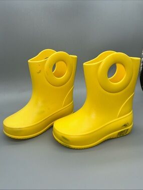 Okabashi Kids Yellow Rain Boots with Built-In Loop Handles